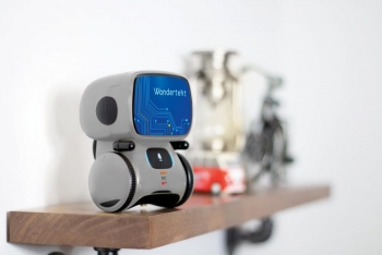 Aaytee™ Voice-Activated Robot